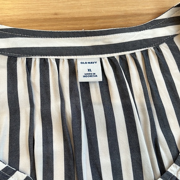Old Navy blouse XL - Picture 3 of 3